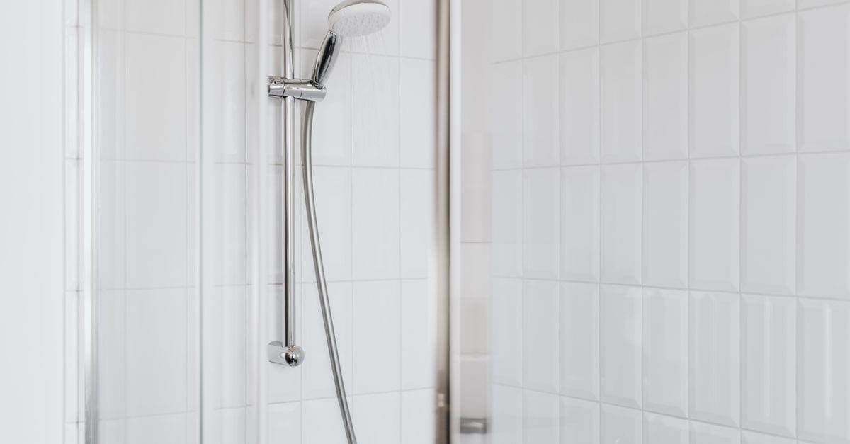 Gleaming bathroom from top to tile